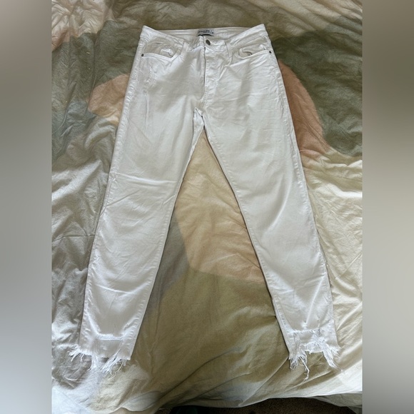 Just Black Women's White Frayed Hem Jeans - Picture 1 of 4